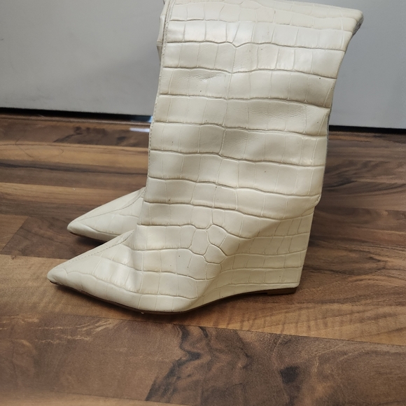 Schutz Asya Up Crocodile Embossed Leather Boots Egg Shell. Sz 7B New without box - Picture 2 of 13